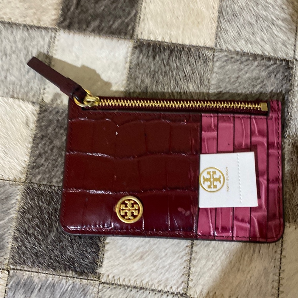Previously loved Tory Burch Card holder